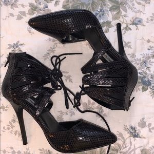FLASH SALE ⚡️ Snake skin STEVE MADDEN heels